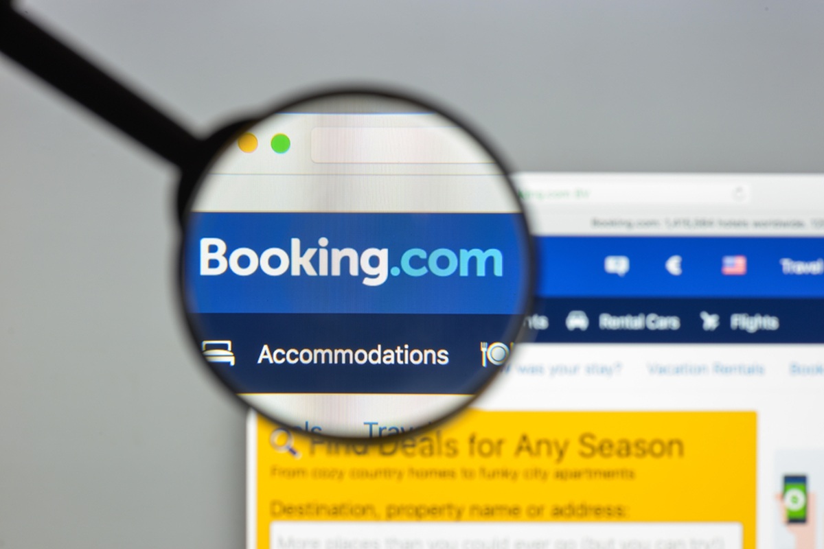 La Commission européenne a ouvert une enquête notamment pour de fausses annonces d’hébergement, des tentatives d’hameçonnage visant les clients et le manque potentiel de transparence des publicités sponsorisées. Booking.com@depositphotos/Casimiro_PT