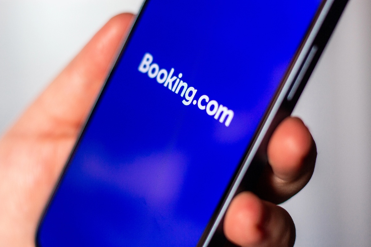 Booking.com : Bruxelles enquête sur les annonces frauduleuses et la publicité - Depositphotos.com Auteur Frimovaa
