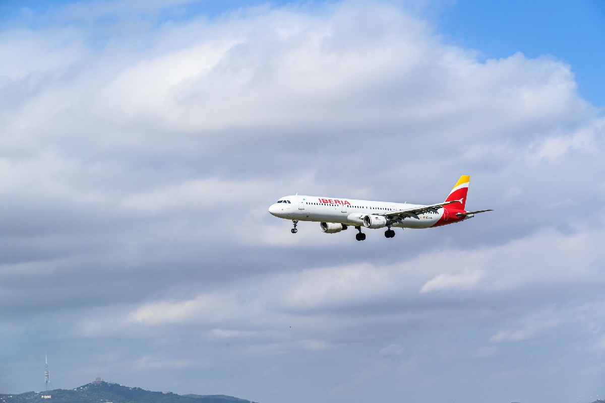 Accident ferroviaire en Espagne : Iberia renforce ses vols entre Madrid et l’Andalousie - Depositphotos.com wirestock_creators
