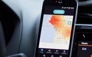 Les chauffeurs de VTC manifestent contre Uber aux abords des aéroports de Roissy et Orly Les chauffeurs de VTC manifestent contre Uber aux abords des aéroports de Roissy et Orly