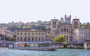 Lyon : mise à l’eau du bateau promenade Navilys II