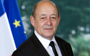 La case de l’Oncle Dom : Super Le Drian, le ministre au(x) portefeuille(s) bien garni(s) !