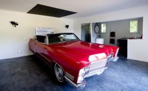 Var : l'Atelier de Cupidon fait dormir ses clients dans une Cadillac Cabriolet