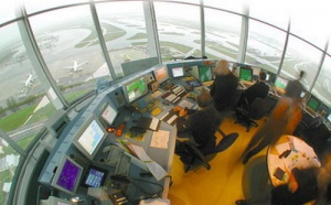 Contrôle aérien : les aiguilleurs du ciel pointés du doigt