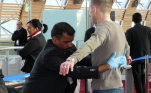 Roissy Charles-de-Gaulle : le scanner corporel met les passagers à nu Roissy Charles-de-Gaulle : le scanner corporel met les passagers à nu