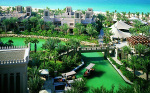 Le Madinat de Dubaï : l'art de concilier authenticité et exubérance Le Madinat de Dubaï : l'art de concilier authenticité et exubérance