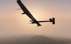 Solar Impulse : l'avion solaire effectue un vol de 26h