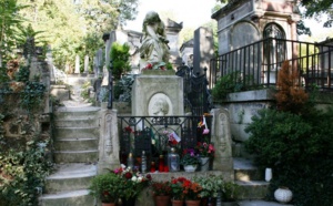 La case de l’Oncle Dom : Paris, la fête au cimetière selon notre Maire… qui ira aux cieux !