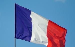 La case de l’Oncle Dom : Pavillon français... on n’est jamais aussi bien trahi que par les siens ! La case de l’Oncle Dom : Pavillon français... on n’est jamais aussi bien trahi que par les siens !