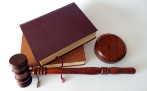 Contrôleurs aériens : des compagnies portent plainte contre la France Contrôleurs aériens : des compagnies portent plainte contre la France