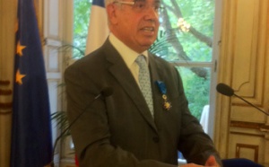 J.-L. Baroux reçoit les insignes d’Officier dans l’Ordre du Mérite National