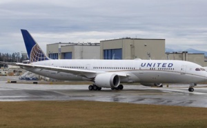 United Airlines positionne son nouveau Boeing 787-10 à Paris