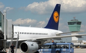 Lufthansa touchée par la crise réduira ses coûts et pourrait même licencier