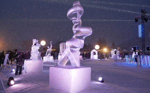 Valloire : féerie glaciale pour le concours de sculptures sur glace (diaporama)