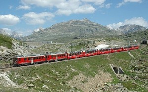Suisse : les trains le Glacier et le Bernina en panoramique !