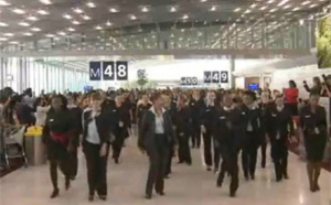 Flash mob Air France : le personnel de la compagnie danse sur Jennifer Lopez !