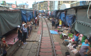 Pays et Marchés du Monde en Thaïlande : Mae Klong, un marché boute-en-train !