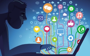Réseaux sociaux : face à des clients ultraconnectés, comment exister et communiquer en 2021 ?