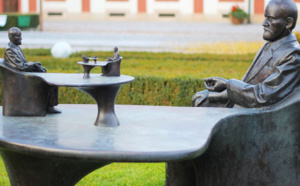 FUTUROSCOPIE - Les écrivains voyageurs : 1900, l'hédonisme selon Freud FUTUROSCOPIE - Les écrivains voyageurs : 1900, l'hédonisme selon Freud