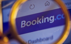 Booking intègre en interne la réservation de billets d'avion 