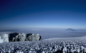 Réveillons insolites : fêter le Nouvel An au sommet du Kilimandjaro