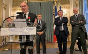 Légion d'honneur : Nicolas Sarkozy décore Laurent Abitbol (Vidéo)
