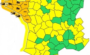 Crues et tempête : 7 départements de l'Ouest de la France en alerte Orange