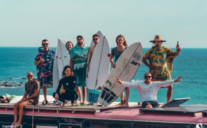 The Commodore Hostel : des voyages itinérants dans un bus pour surfers