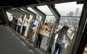 TILT : découvrir Chicago penché à 30° à 344 mètres du sol