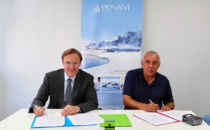 La signature de l’accord, qui s’est tenue le jeudi 8 septembre dans les locaux de la compagnie à Marseille, a réuni autour de l’équipe mobilisée pour cette longue négociation Pascal Pouille, Coordinateur ITF France et Hervé Gastinel, Président de PONANT. - DR 