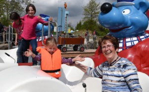 Un parc d’attractions prête… des grands-parents !