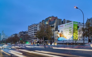 Neuilly : Go Voyages et Air Europa installent une publicité de 270 m² sur l'avenue Charles de Gaulle