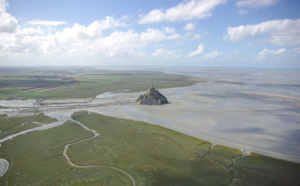 Marée du Siècle : le Mont Saint-Michel se prépare à une marée humaine