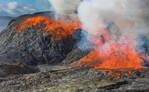Eruption Islande : des maisons brûlées par la lave