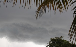 Cyclone Ile Maurice : l'aéroport pourrait rouvrir vers 16h