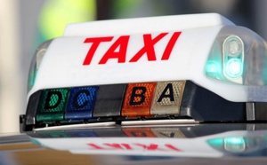 Paris : les taxis bloquent les accès vers les aéroports du Bourget, de Roissy et d'Orly