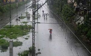 Inde : transports perturbés par de très grosses averses à Mumbai