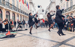 Tradition en Capes Noires : Vie Académique et Son du Fado au Portugal