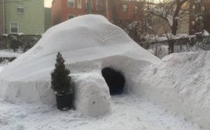 New York : il construit un igloo et le met en location sur Airbnb