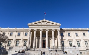 Arnaque aux faux voyages : la présidente d'une association condamnée à deux ans de prison avec sursis Arnaque aux faux voyages : la présidente d'une association condamnée à deux ans de prison avec sursis