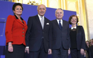 La Case de l'Oncle Dom : Jean-Marc Ayrault reprend le flambeau ! La Case de l'Oncle Dom : Jean-Marc Ayrault reprend le flambeau !