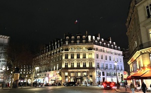 L'Hôtel du Louvre la joue... Emily in Paris !