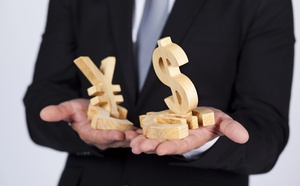 Marché des changes : L’euro résiste, le yen s’enfonce et le dollar joue les refuges [ABO]