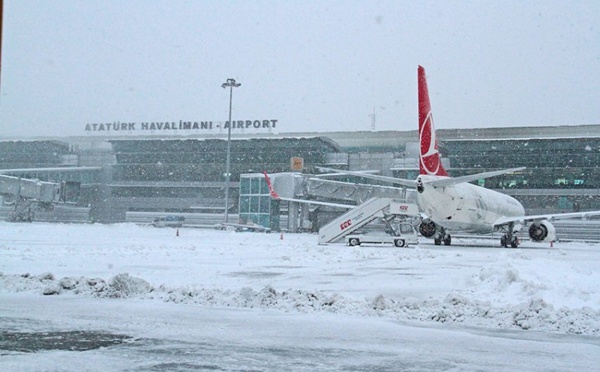 Turquie : la neige perturbe le trafic aérien à Istanbul