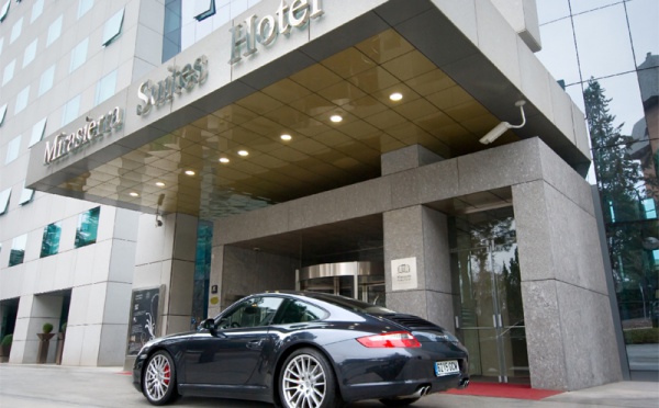 Mirasierra Suites Hotels Madrid : Porsche 911 à la location pour les clients