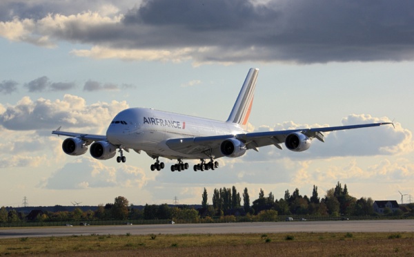 Air France : le 1er A380 se posera à Roissy vendredi