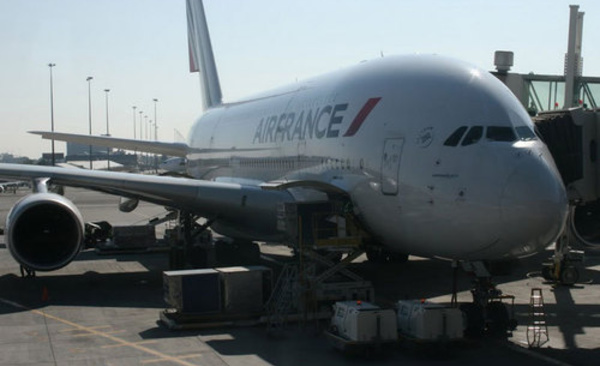 Paris-Los Angeles : un Airbus A380 d'Air France contraint à un atterrissage d'urgence, pas de victimes