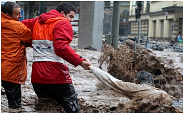 Portugal : l'île de Madère ravagée par des torrents de boue