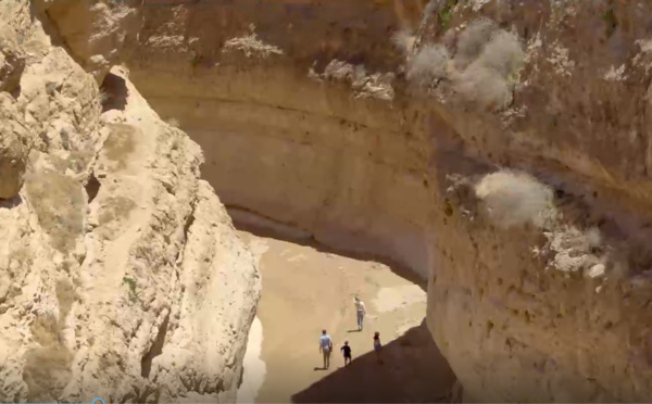 En creusant les trésors de la Tunisie, vous trouverez des vagues et des canyons