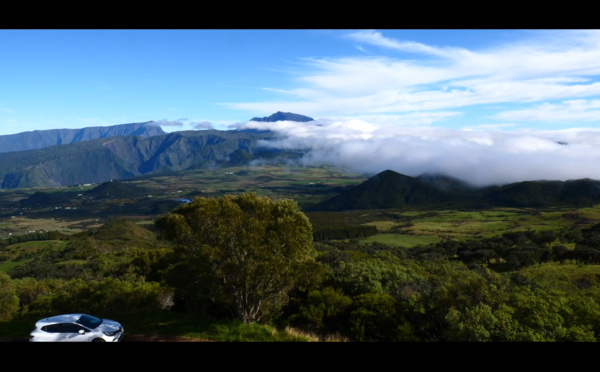 La location de voiture à la Réunion passe à l’électrique avec Exotismes !